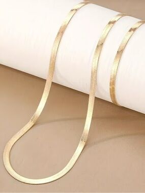 Classic Gold Herringbone Necklace - Sleek Women's Chain